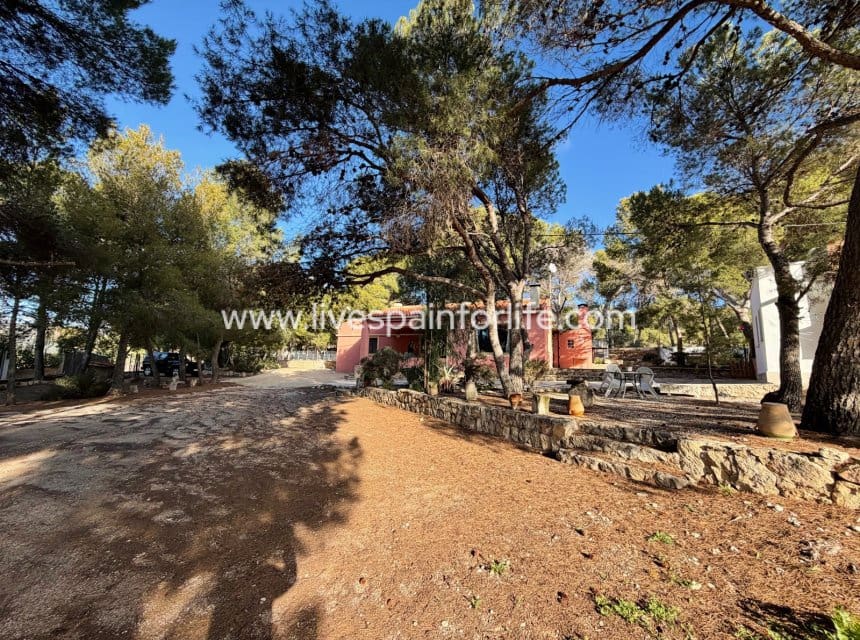 3 sovrum Finca/Hus på landet till salu i La Romana med pool garage - 280 000 € (Ref: 10060579)