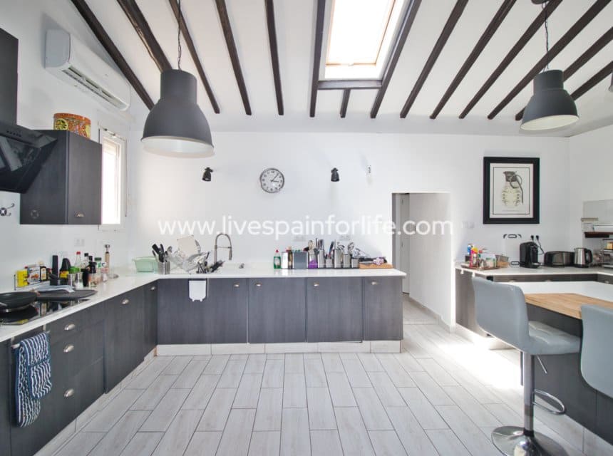 5 sypialnia Finka/Dom wiejski na sprzedaż w Miasto Alicante / Alacant z basenem garażem - 395 000 € (Ref: 10060585)