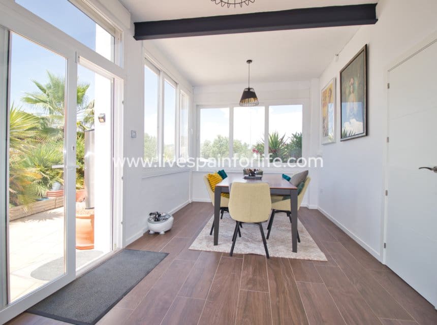 5 sypialnia Finka/Dom wiejski na sprzedaż w Miasto Alicante / Alacant z basenem garażem - 395 000 € (Ref: 10060585)