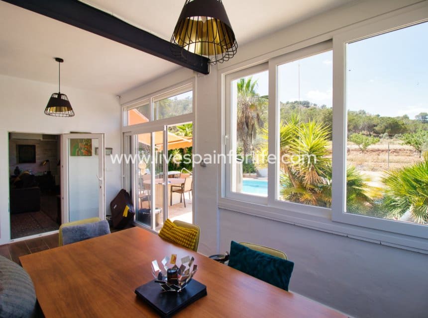 5 sypialnia Finka/Dom wiejski na sprzedaż w Miasto Alicante / Alacant z basenem garażem - 395 000 € (Ref: 10060585)