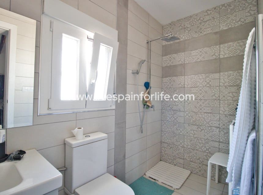 5 sypialnia Finka/Dom wiejski na sprzedaż w Miasto Alicante / Alacant z basenem garażem - 395 000 € (Ref: 10060585)