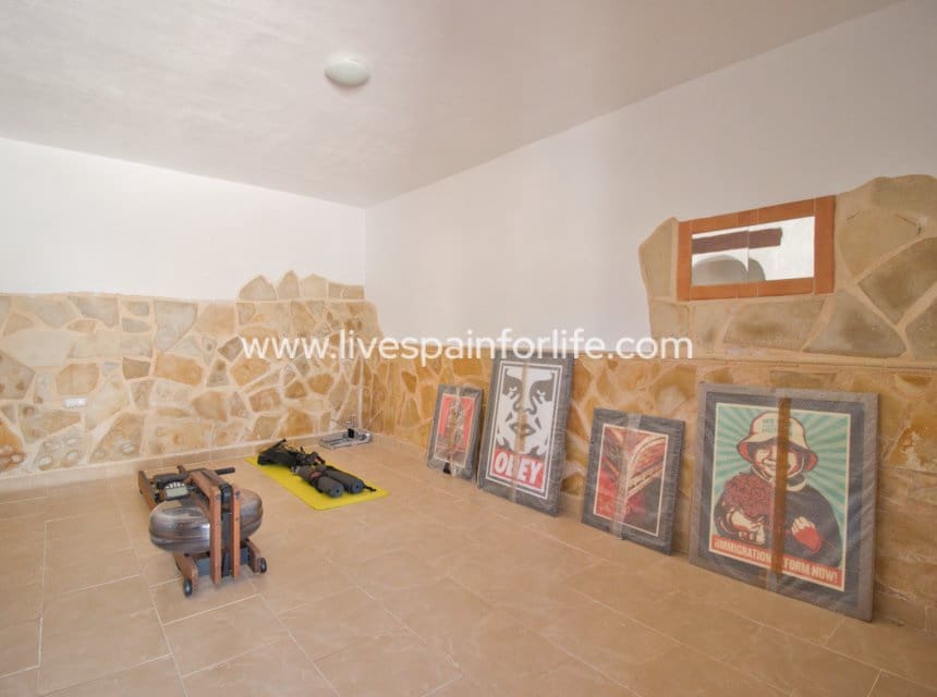 5 sypialnia Finka/Dom wiejski na sprzedaż w Miasto Alicante / Alacant z basenem garażem - 395 000 € (Ref: 10060585)