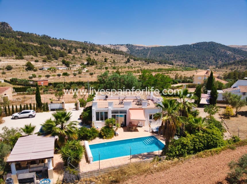 5 sypialnia Finka/Dom wiejski na sprzedaż w Miasto Alicante / Alacant z basenem garażem - 395 000 € (Ref: 10060585)