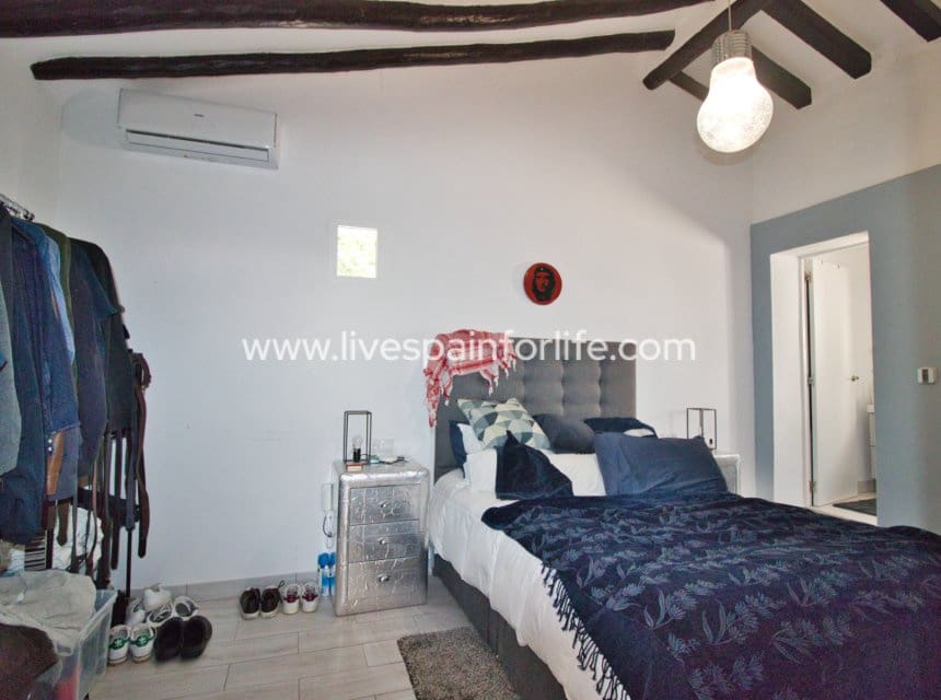 5 sypialnia Finka/Dom wiejski na sprzedaż w Miasto Alicante / Alacant z basenem garażem - 395 000 € (Ref: 10060585)