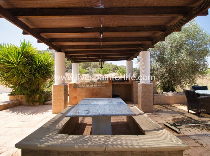 5 sypialnia Finka/Dom wiejski na sprzedaż w Miasto Alicante / Alacant z basenem garażem - 395 000 € (Ref: 10060585)