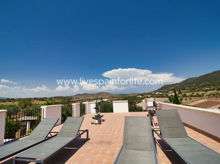 5 sypialnia Finka/Dom wiejski na sprzedaż w Miasto Alicante / Alacant z basenem garażem - 395 000 € (Ref: 10060585)