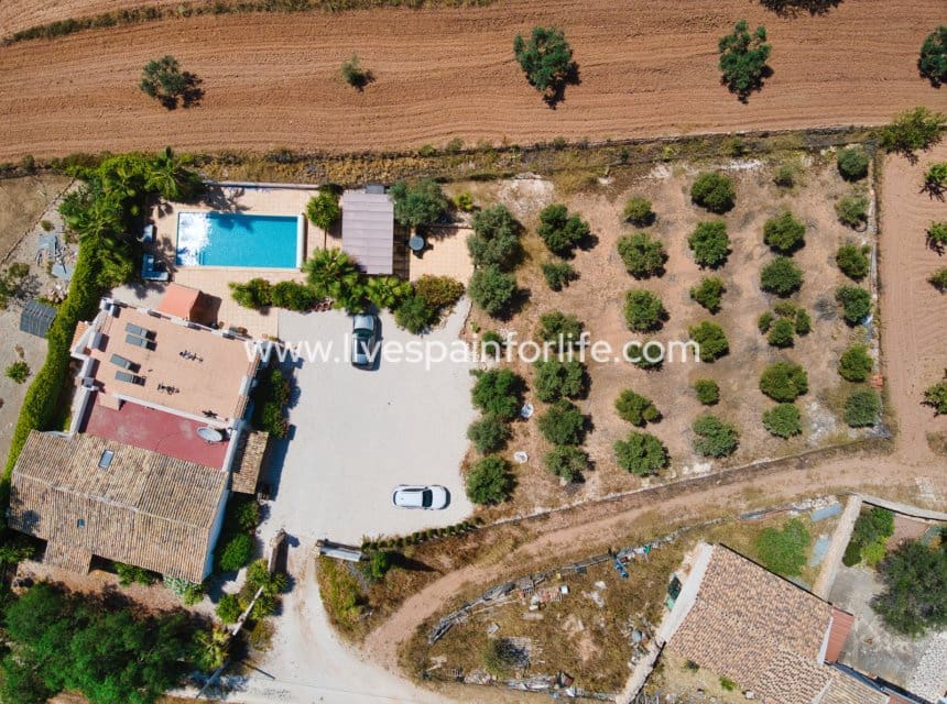 5 sypialnia Finka/Dom wiejski na sprzedaż w Miasto Alicante / Alacant z basenem garażem - 395 000 € (Ref: 10060585)