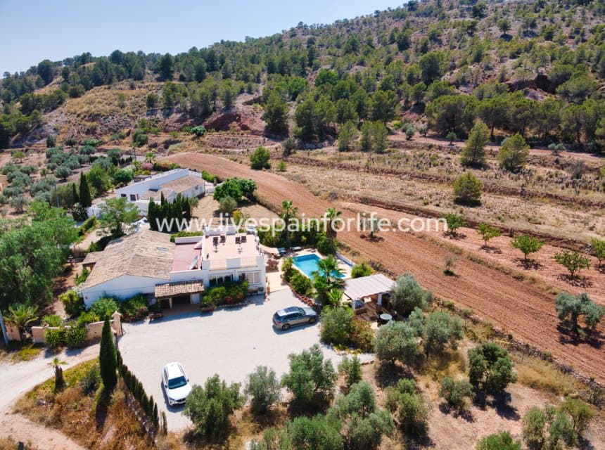 5 sypialnia Finka/Dom wiejski na sprzedaż w Miasto Alicante / Alacant z basenem garażem - 395 000 € (Ref: 10060585)
