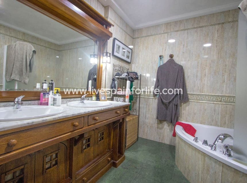 3 slaapkamer Huis te koop in Albatera met garage - € 300.000 (Ref: 10060593)