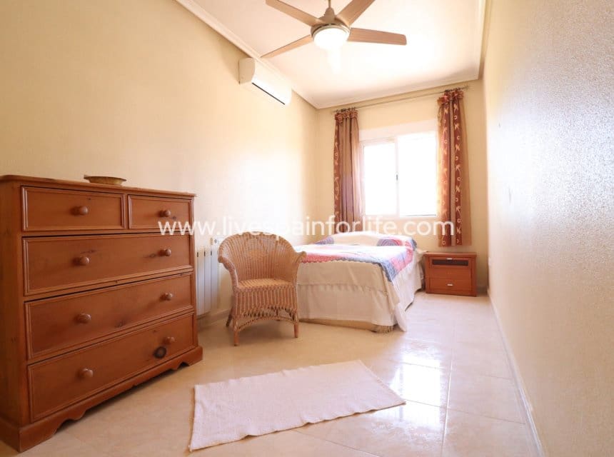 3 sypialnia Finka/Dom wiejski na sprzedaż w Miasto Alicante / Alacant z basenem garażem - 350 000 € (Ref: 10062606)