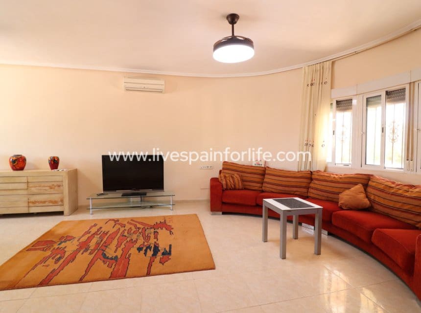 3 sypialnia Finka/Dom wiejski na sprzedaż w Miasto Alicante / Alacant z basenem garażem - 350 000 € (Ref: 10062606)