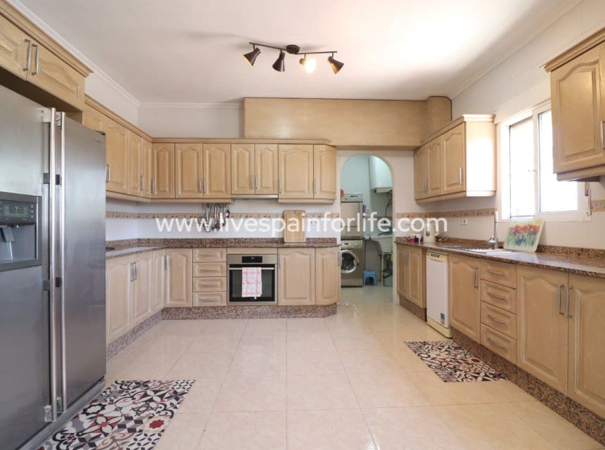3 sypialnia Finka/Dom wiejski na sprzedaż w Miasto Alicante / Alacant z basenem garażem - 350 000 € (Ref: 10062606)