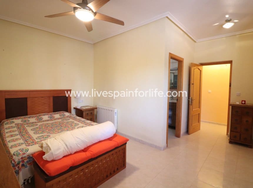 3 sypialnia Finka/Dom wiejski na sprzedaż w Miasto Alicante / Alacant z basenem garażem - 350 000 € (Ref: 10062606)