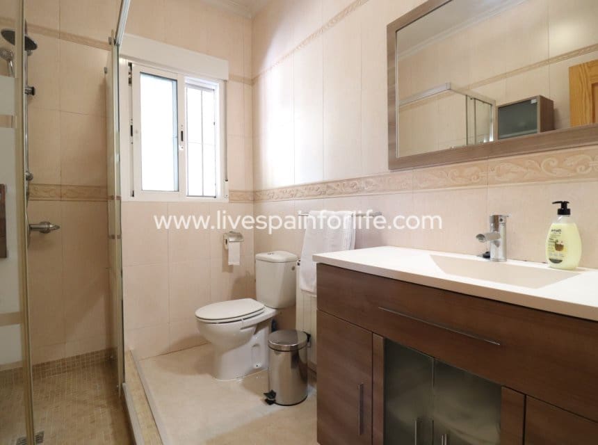 3 sypialnia Finka/Dom wiejski na sprzedaż w Miasto Alicante / Alacant z basenem garażem - 350 000 € (Ref: 10062606)