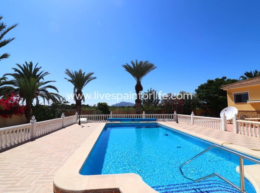 3 sypialnia Finka/Dom wiejski na sprzedaż w Miasto Alicante / Alacant z basenem garażem - 350 000 € (Ref: 10062606)