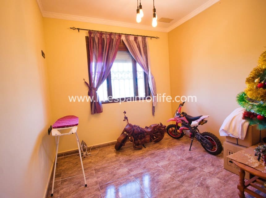 4 slaapkamer Finca/Landhuis te koop in Cox met zwembad garage - € 348.000 (Ref: 10062607)