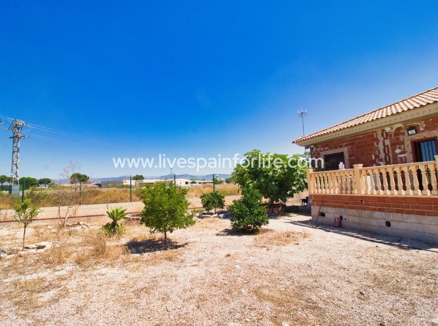 4 slaapkamer Finca/Landhuis te koop in Cox met zwembad garage - € 348.000 (Ref: 10062607)