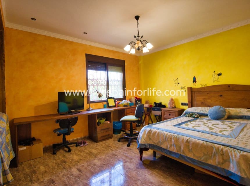 4 slaapkamer Finca/Landhuis te koop in Cox met zwembad garage - € 348.000 (Ref: 10062607)