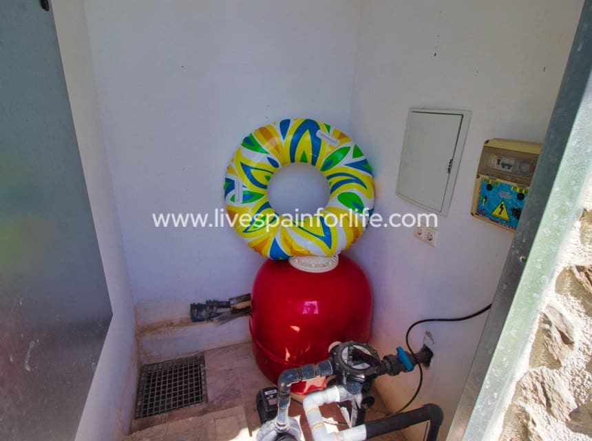 4 slaapkamer Finca/Landhuis te koop in Cox met zwembad garage - € 348.000 (Ref: 10062607)