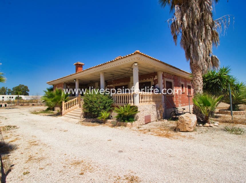 4 slaapkamer Finca/Landhuis te koop in Cox met zwembad garage - € 348.000 (Ref: 10062607)