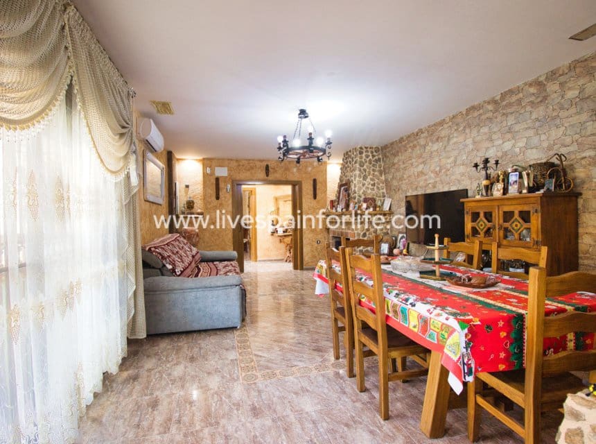 4 slaapkamer Finca/Landhuis te koop in Cox met zwembad garage - € 348.000 (Ref: 10062607)