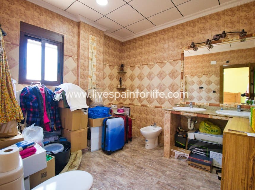 4 slaapkamer Finca/Landhuis te koop in Cox met zwembad garage - € 348.000 (Ref: 10062607)