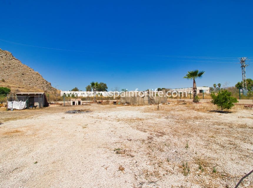 4 slaapkamer Finca/Landhuis te koop in Cox met zwembad garage - € 348.000 (Ref: 10062607)
