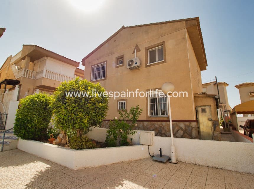 3 Zimmer Villa zu verkaufen in Ciudad Quesada mit Pool Garage - 325.000 € (Ref: 10062619)