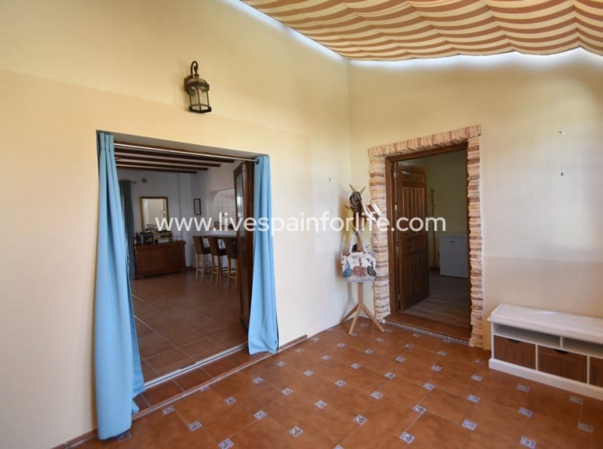 3 bedroom Villa for sale in Daya Vieja with pool garage - € 397,500 (Ref: 10062622)