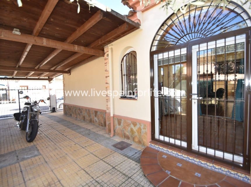 3 bedroom Villa for sale in Daya Vieja with pool garage - € 397,500 (Ref: 10062622)