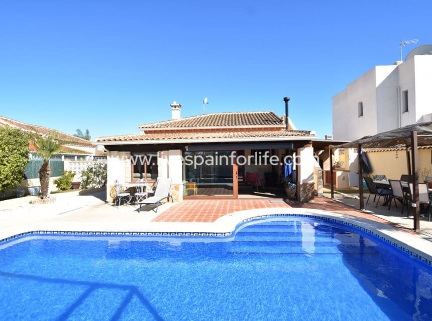 3 bedroom Villa for sale in Daya Vieja with pool garage - € 397,500 (Ref: 10062622)