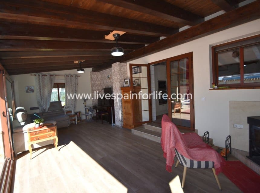 3 bedroom Villa for sale in Daya Vieja with pool garage - € 397,500 (Ref: 10062622)
