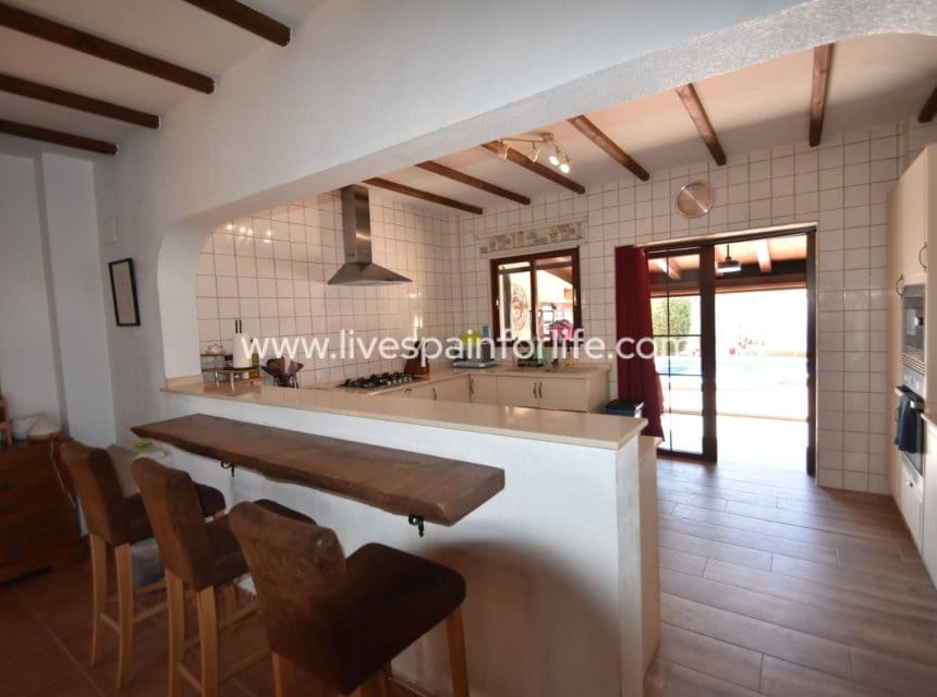 3 bedroom Villa for sale in Daya Vieja with pool garage - € 397,500 (Ref: 10062622)