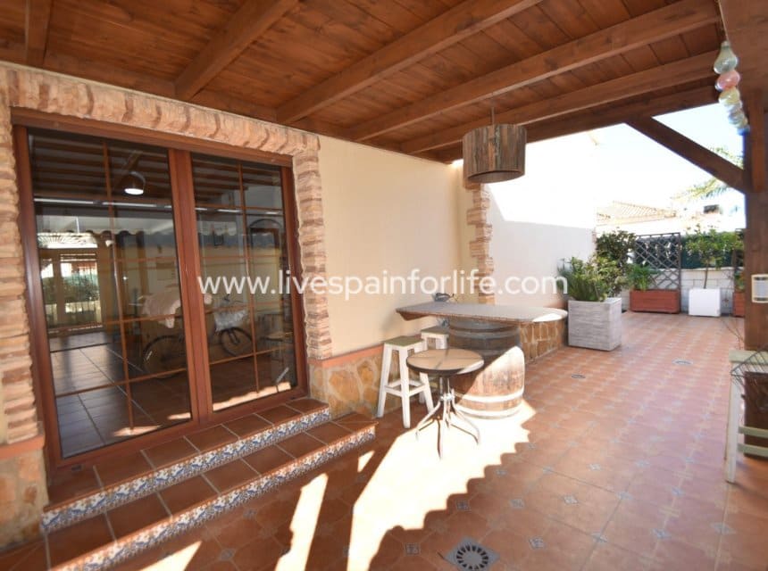 3 bedroom Villa for sale in Daya Vieja with pool garage - € 397,500 (Ref: 10062622)