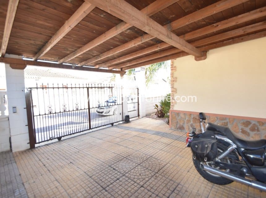 3 bedroom Villa for sale in Daya Vieja with pool garage - € 397,500 (Ref: 10062622)
