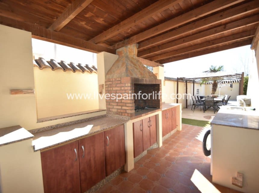 3 bedroom Villa for sale in Daya Vieja with pool garage - € 397,500 (Ref: 10062622)