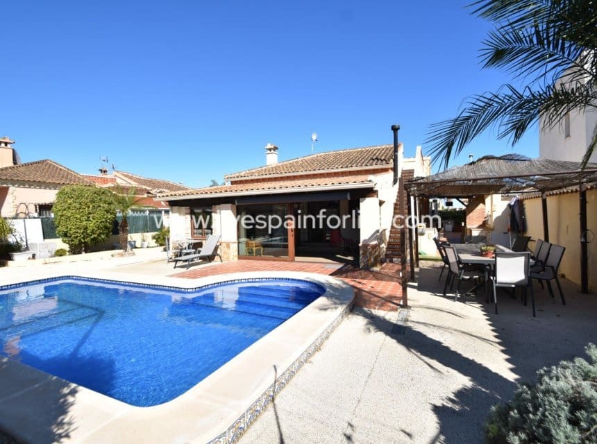 3 bedroom Villa for sale in Daya Vieja with pool garage - € 397,500 (Ref: 10062622)
