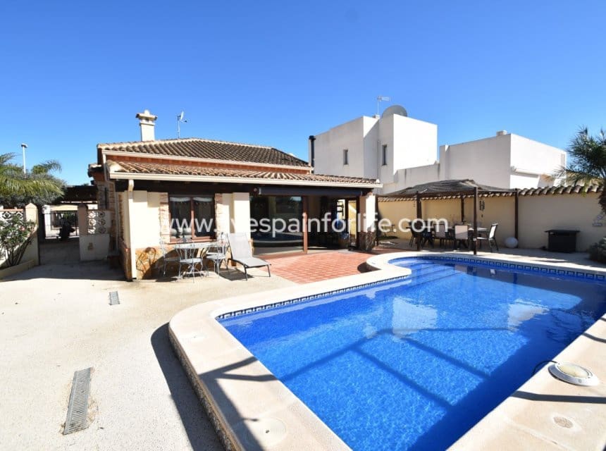 3 bedroom Villa for sale in Daya Vieja with pool garage - € 397,500 (Ref: 10062622)