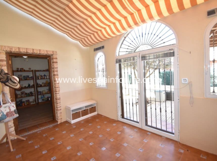 3 bedroom Villa for sale in Daya Vieja with pool garage - € 397,500 (Ref: 10062622)