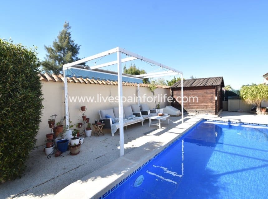 3 bedroom Villa for sale in Daya Vieja with pool garage - € 397,500 (Ref: 10062622)