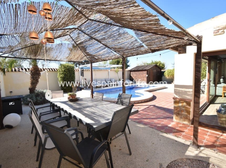 3 bedroom Villa for sale in Daya Vieja with pool garage - € 397,500 (Ref: 10062622)