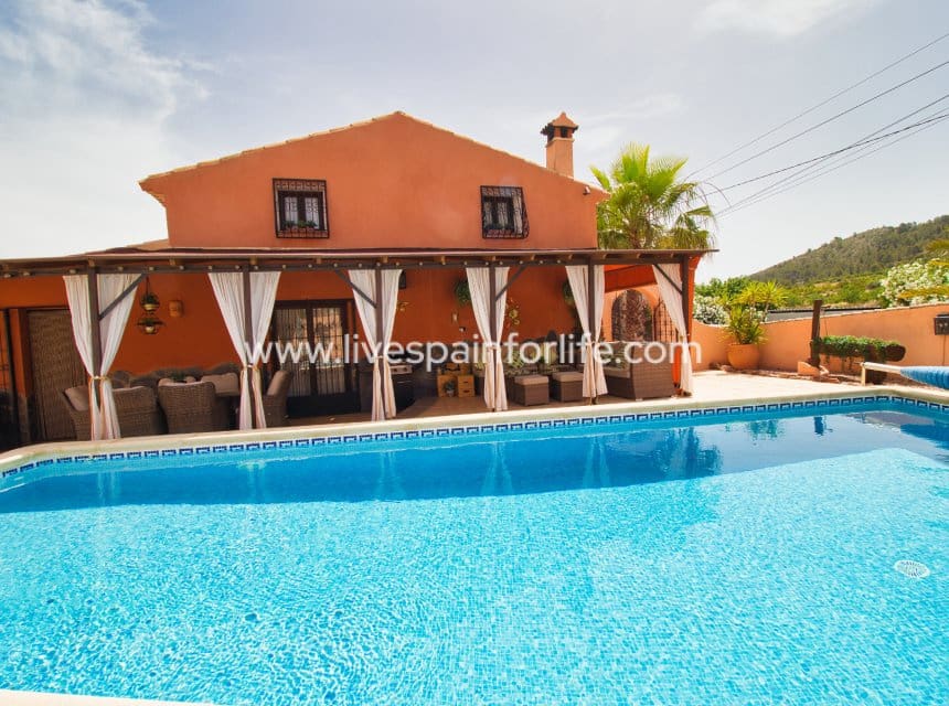 5 quarto Quinta/Casa Rural para venda em La Romana com piscina garagem - 545 000 € (Ref: 10073190)