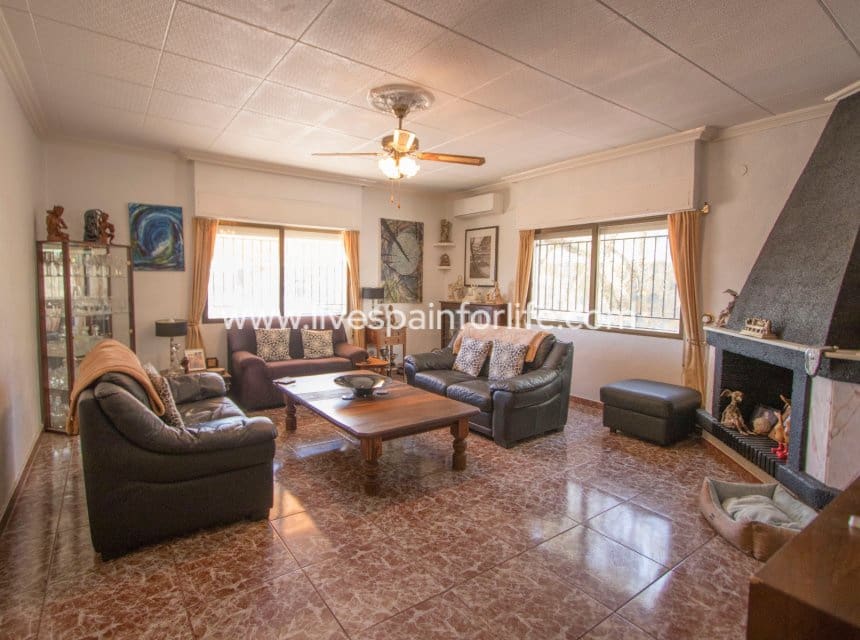 6 soveværelse Finca/Landehus til salg i Crevillente / Crevillent med swimmingpool garage - € 468.000 (Ref: 10073200)