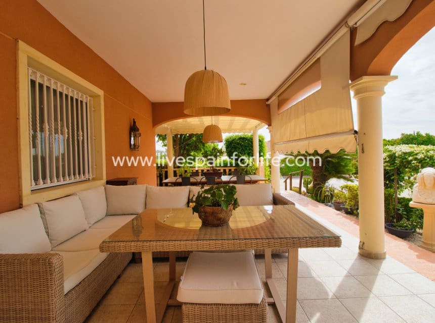 4 soverom Finca/Herregård til salgs i Alicante by med svømmebasseng garasje - € 799 000 (Ref: 10076783)