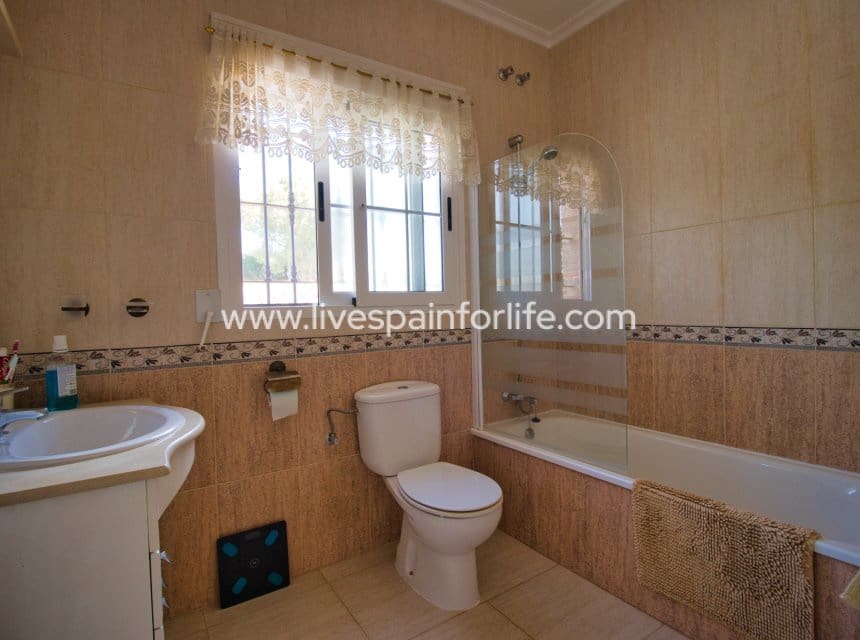 3 slaapkamer Finca/Landhuis te koop in Catral met zwembad - € 389.000 (Ref: 10076785)