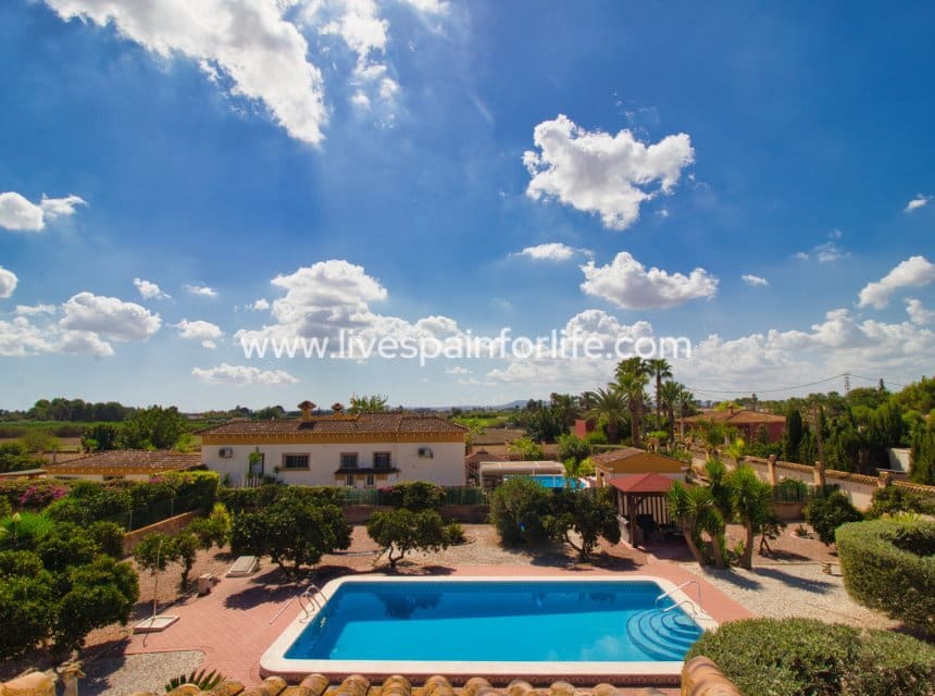 3 slaapkamer Finca/Landhuis te koop in Catral met zwembad - € 389.000 (Ref: 10076785)