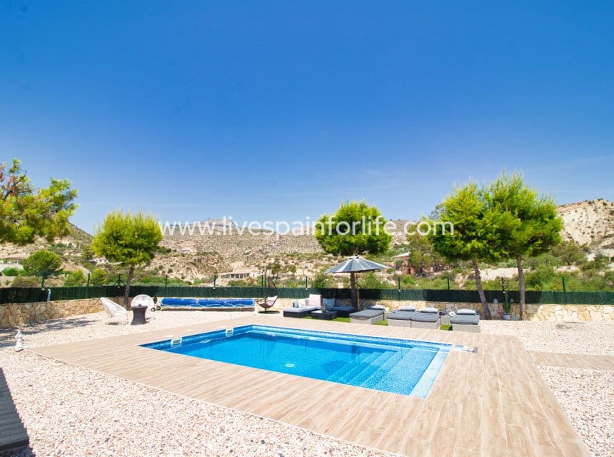 3 chambre Finca/Maison de Campagne à vendre à Alicante ville avec piscine garage - 395 000 € (Ref: 10076789)