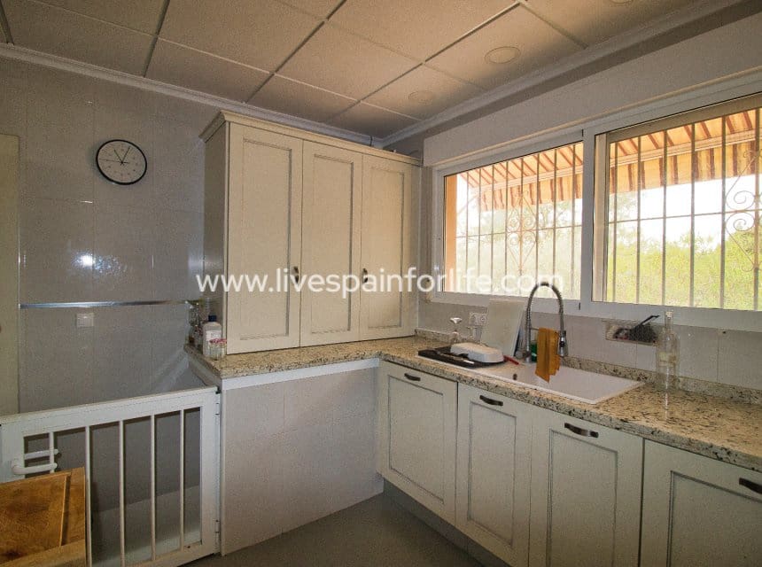 5 soveværelse Finca/Landehus til salg i Alicante by med swimmingpool garage - € 419.000 (Ref: 10076791)