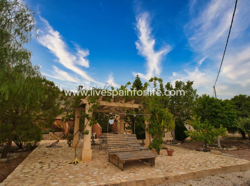 5 soveværelse Finca/Landehus til salg i Alicante by med swimmingpool garage - € 419.000 (Ref: 10076791)