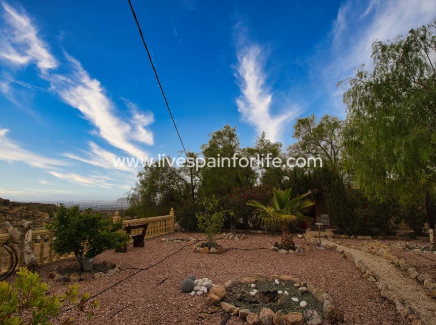 5 soveværelse Finca/Landehus til salg i Alicante by med swimmingpool garage - € 419.000 (Ref: 10076791)